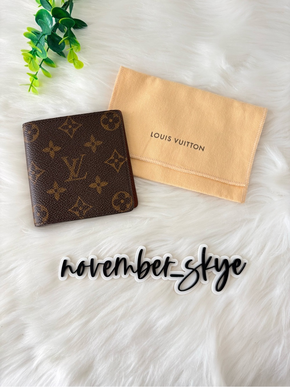 Louis Vuitton Monogram Canvas Men's Bifold Wallet - Picture 2 of 14